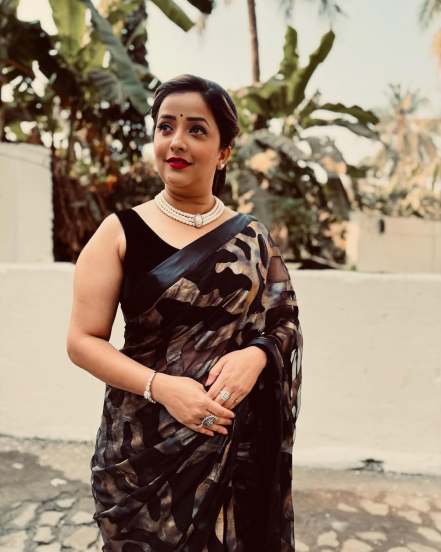 Apurva nemlekar in black saree