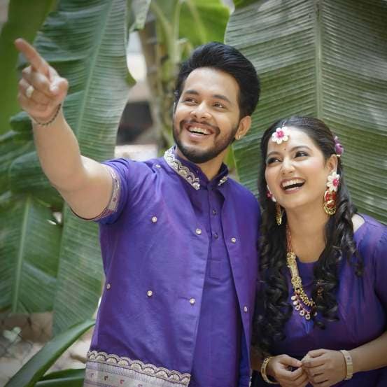 marathi actor akshay Kelkar haldi photos shared by samruddhi kelkar