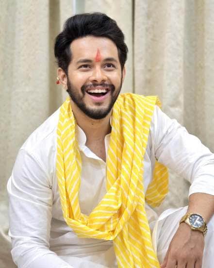 marathi actor akshay Kelkar haldi photos shared by samruddhi kelkar