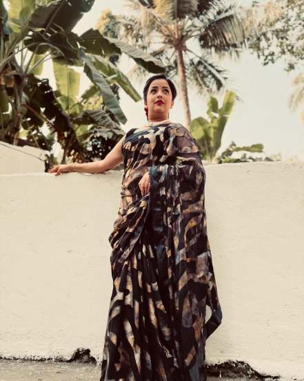Apurva nemlekar in black saree