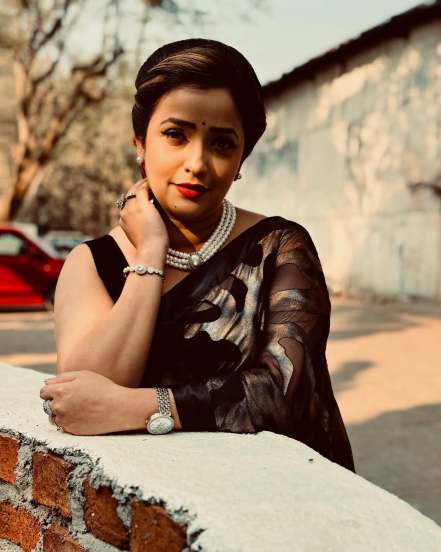 Apurva nemlekar in black saree