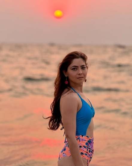 Sonalee kulkarni bikini look, Sonalee kulkarni birthday, marathi actress bikini photoshoot