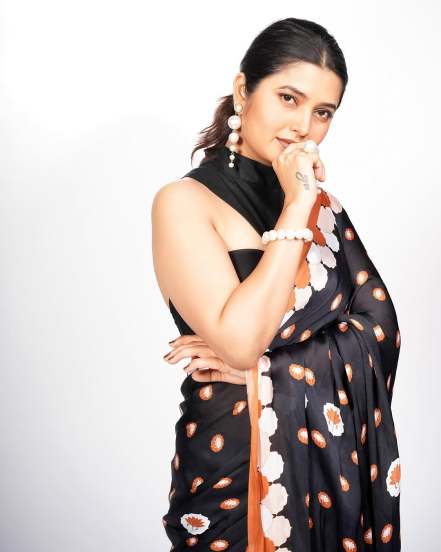 Prajakta Mali Black saree photoshoot