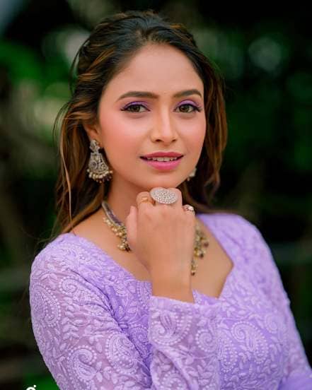 Sayali Deodhar Purple Saree Look