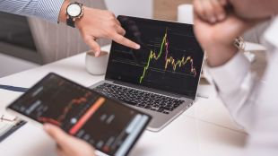 Investors suffer ₹1.9 lakh crore loss as Sensex drops nearly 500 points