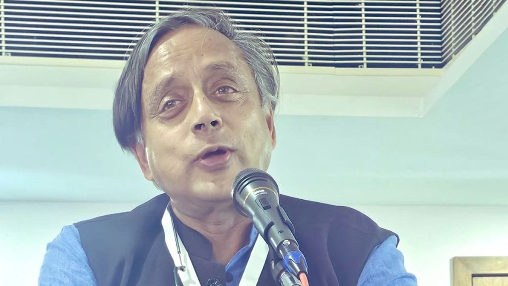 शशी थरूर म्हणाले होते की, "मला वाटत नाही की, पाकिस्तानी सैन्य भारतीय सैन्याविरुद्ध जास्त काळ टिकू शकेल."(@ShashiTharoor/X)
