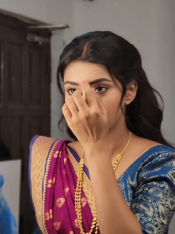 Shivani Mundhekar Reel Video
