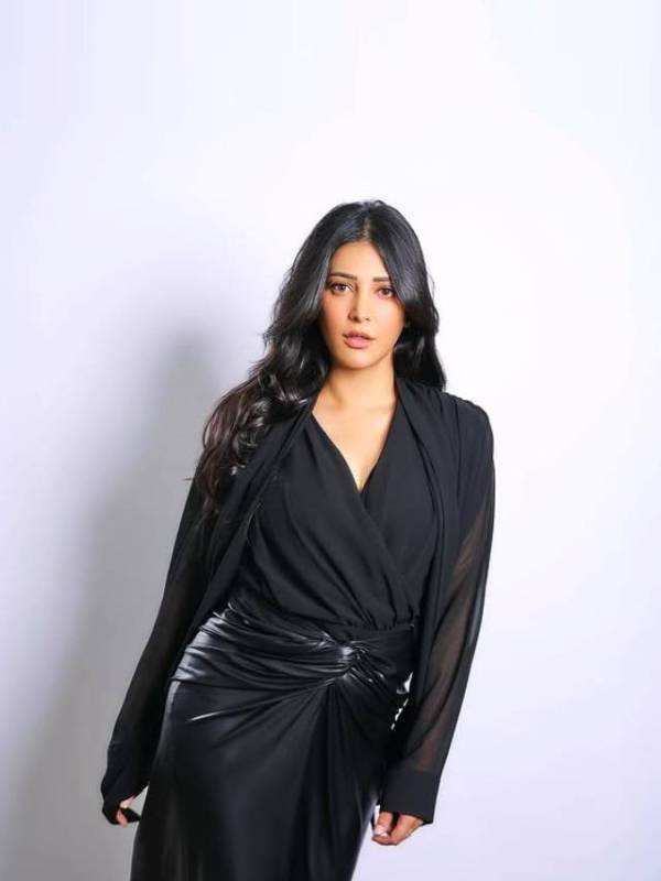 Shruti Haasan black dress photoshoot