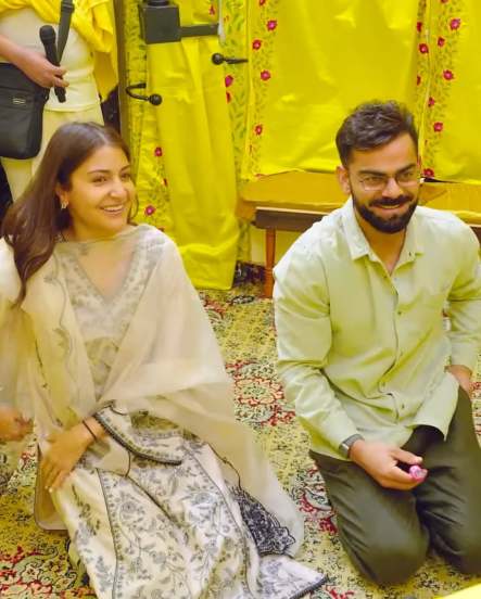 Virat Kohli Anushka Sharma Seeks Blessings from Premanand Maharaj 