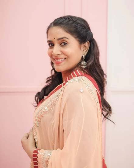Sonali Kulkarni Paithani Saree Look