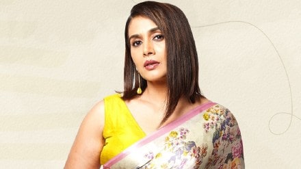 Sonali Kulkarni marathi actress reacted on social media trollers (1)