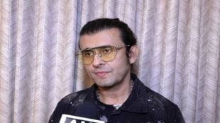 Sonu Nigam responding to a fan during his Bengaluru concert over Kannada song request