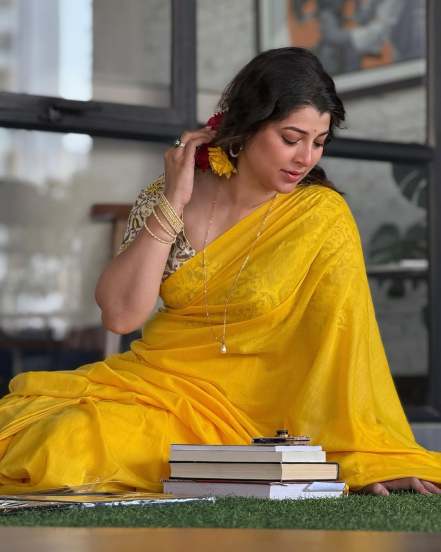 Tejaswini pandit yellow saree look