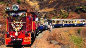 डोंगर-दऱ्या अन् रम्य निसर्गाचा आस्वाद; भारतातील ‘या’ पाच टॉय ट्रेनमध्ये बसायलाच हवं!