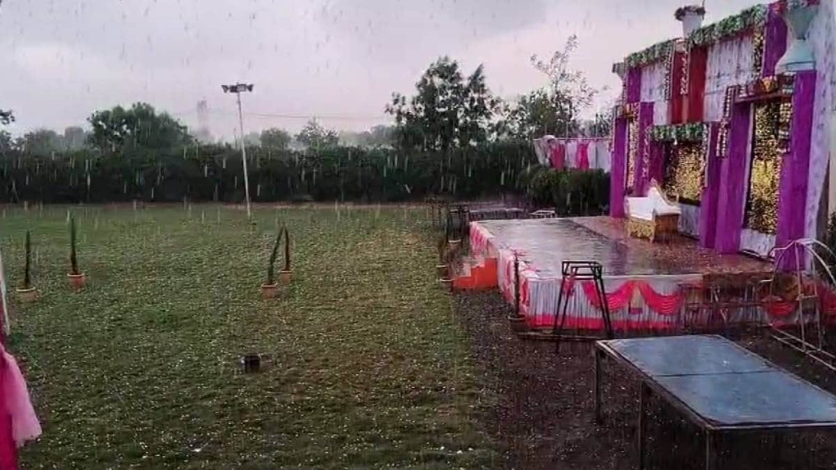 Unseasonal rains in Buldhana Hailstorm gusty winds in some places