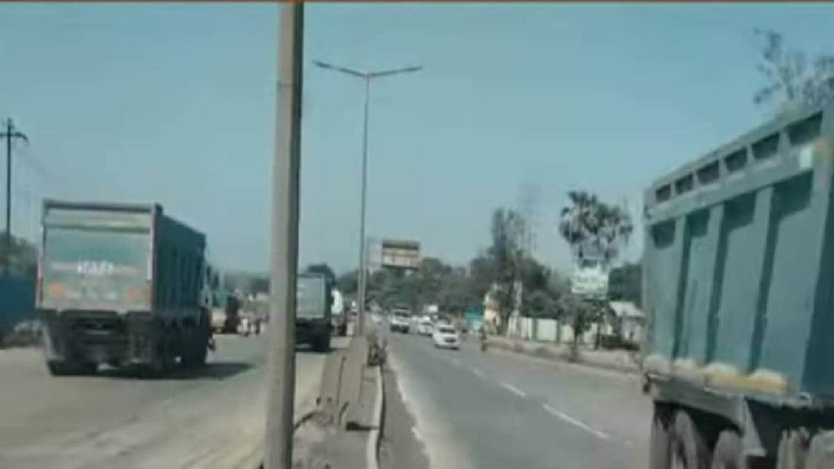 Two wheeler accident near Sakwar on the national highway in Vasai East