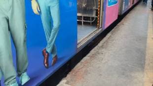 The distance between platform number 4 and the local train at Vasai railway station has become dangerous for passengers