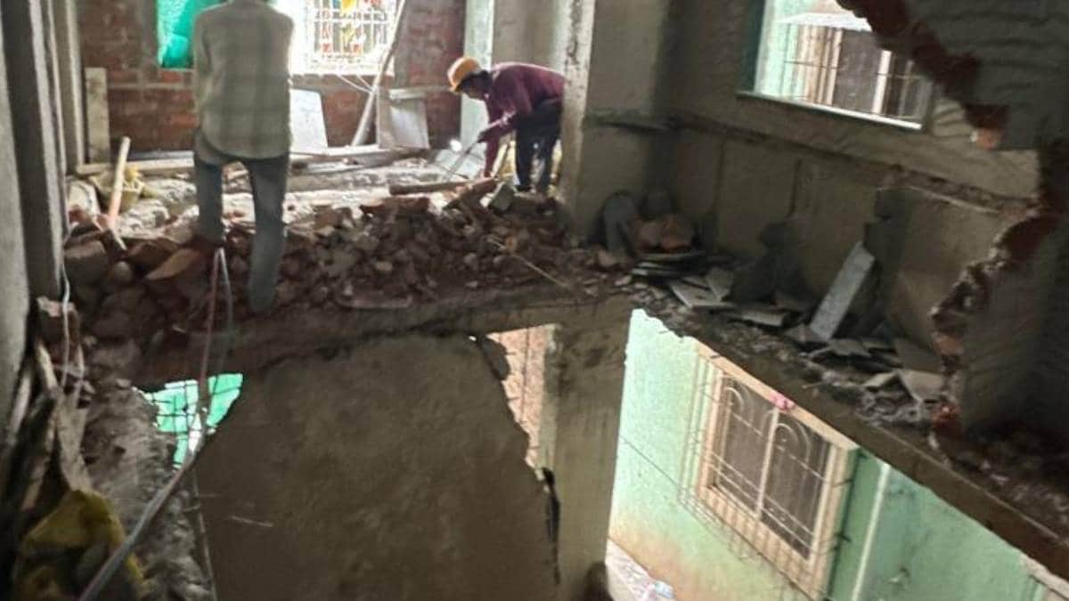 Versova Five unauthorized buildings demolished,