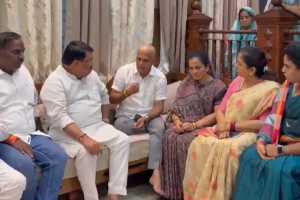 Vijay Wadettiwar Meets Kaspate Family