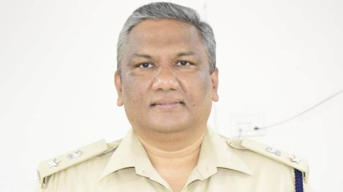 Buldhana Superintendent of Police Vishwa Pansare transferred