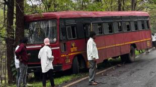 Shirdi - Wada ST bus accident bike rider passengers bus driver injured