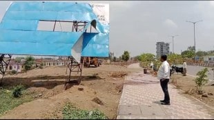Titwala , Illegal hoarding, demolished, loksatta news,