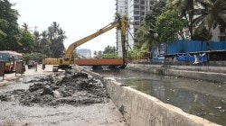 नालेसफाई करताना कंत्राटदारकडून नियमाचे उल्लंघन, संरक्षक उपकरणे न घालताच कामगार उतरले नाल्यात