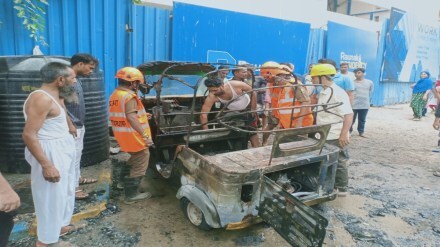 Vartaknagar , rickshaw , Fire, वर्तकनगर, ठाणे,