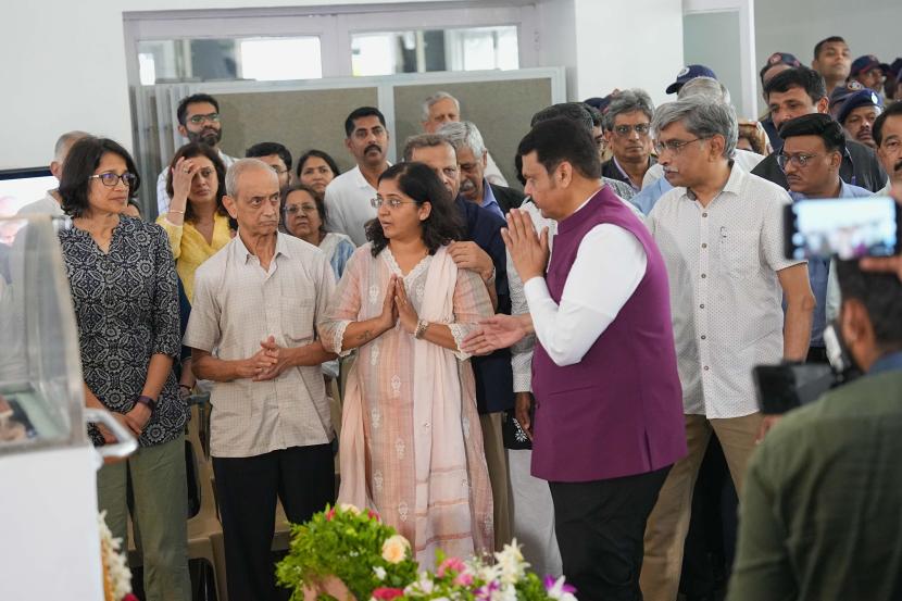 astrophysicist Jayant Narlikar funeral, jayant narlikar death state honours photos