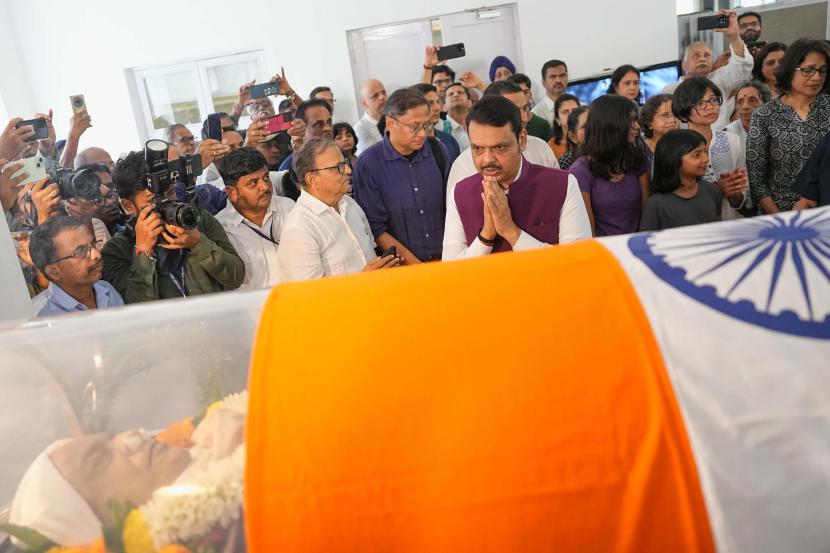 astrophysicist Jayant Narlikar funeral, jayant narlikar death state honours photos