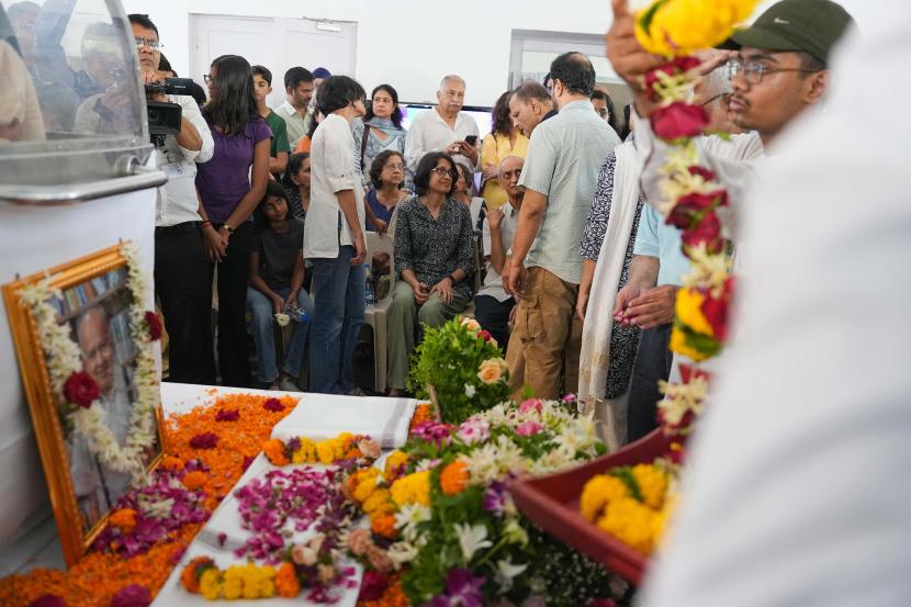 astrophysicist Jayant Narlikar funeral, jayant narlikar death state honours photos