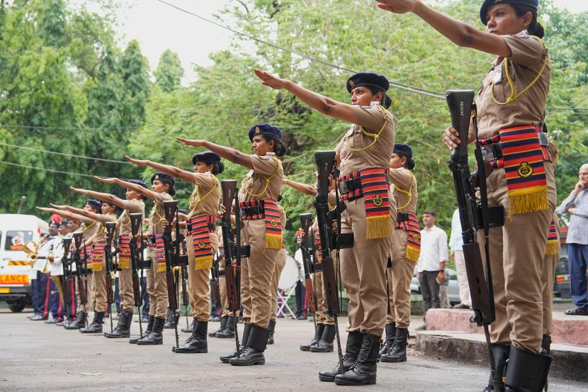 astrophysicist Jayant Narlikar funeral, jayant narlikar death state honours photos