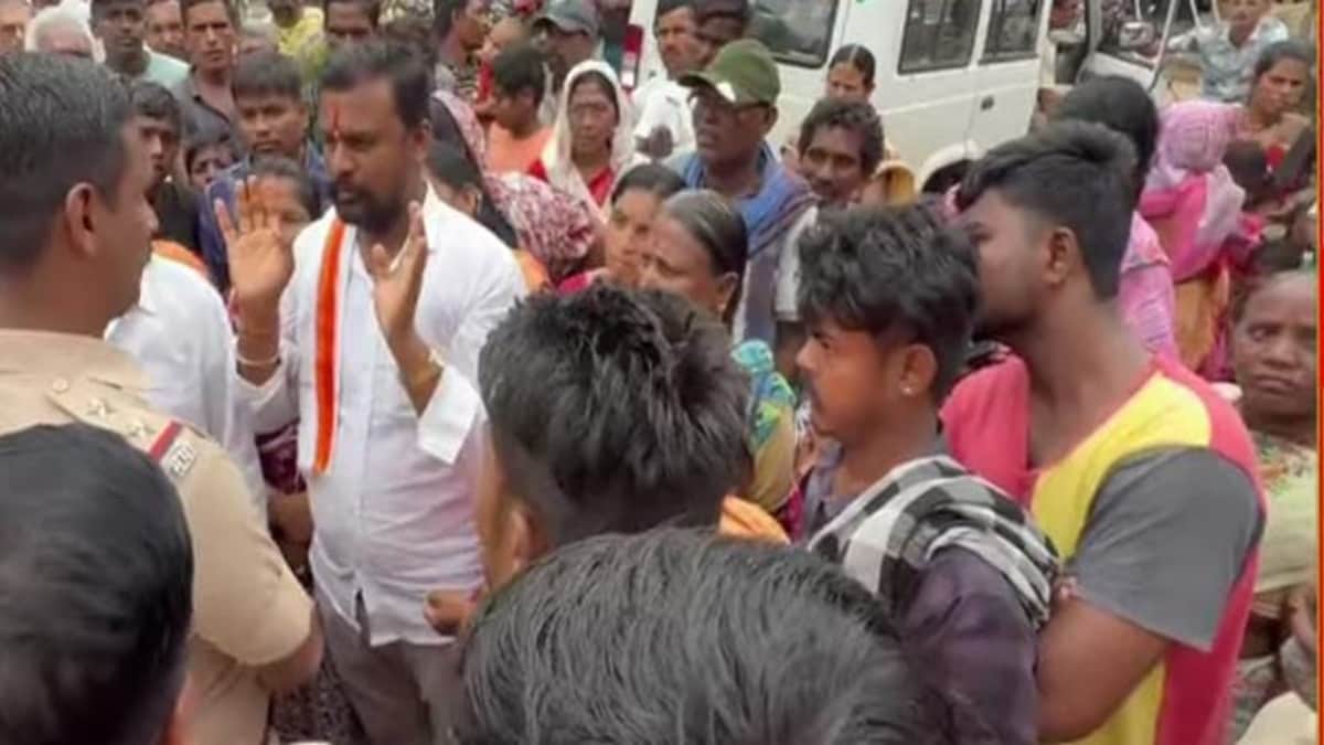 Encroachments Pawni Gadkilla, Protesters attempt self-immolation, Pawni Gadkilla area, Bhandara news,