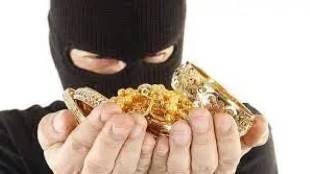 Womans jewelry and cash stolen from purse on plane