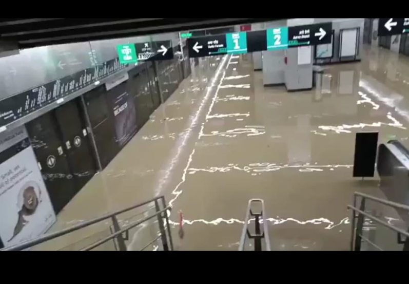Worli aqua line metro station floods
