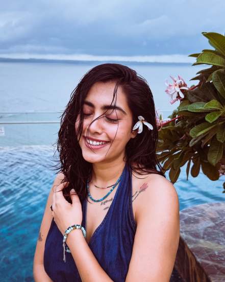 actress sakhi gokhale vacation photos