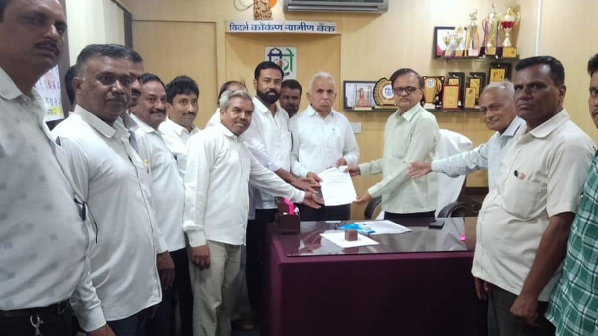 vidarbha konkan bank farmers loan scam congress protest