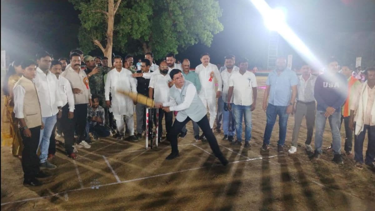 ashish jaiswal playing cricket