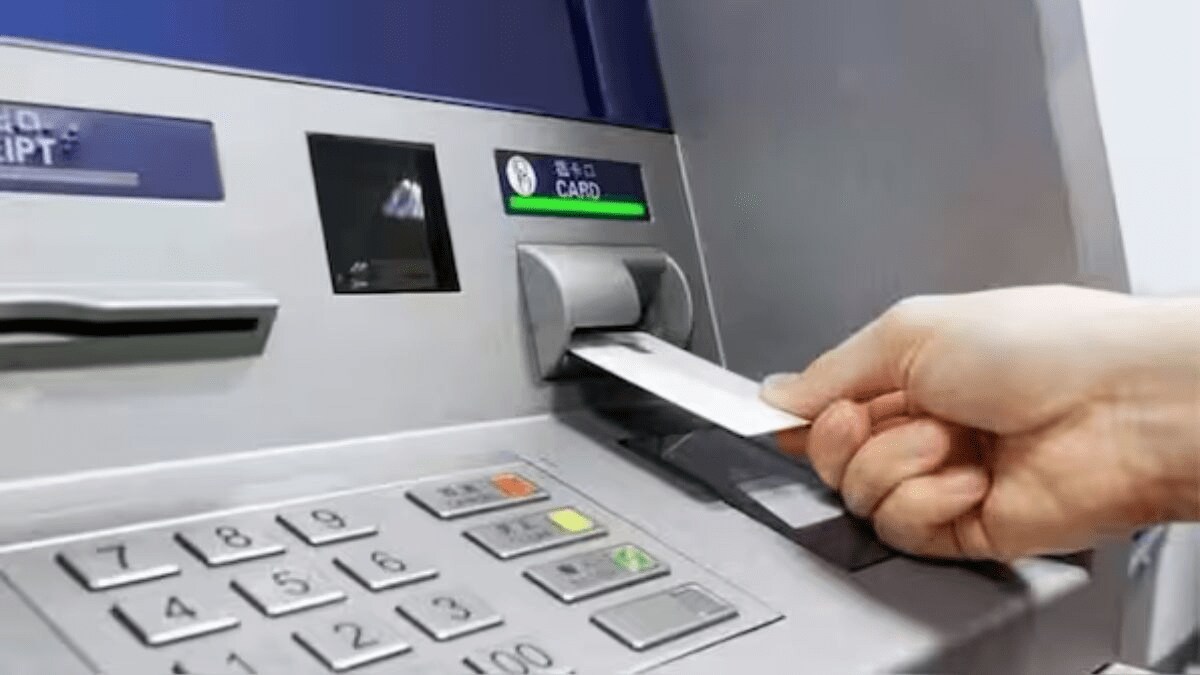 Be careful when withdrawing money from an ATM