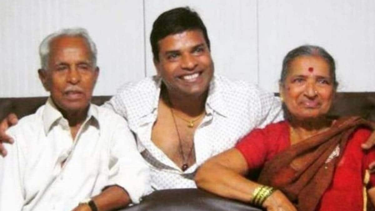 Bharat Jadhav built a memorial in his house in Kolhapur in memory of his parents.