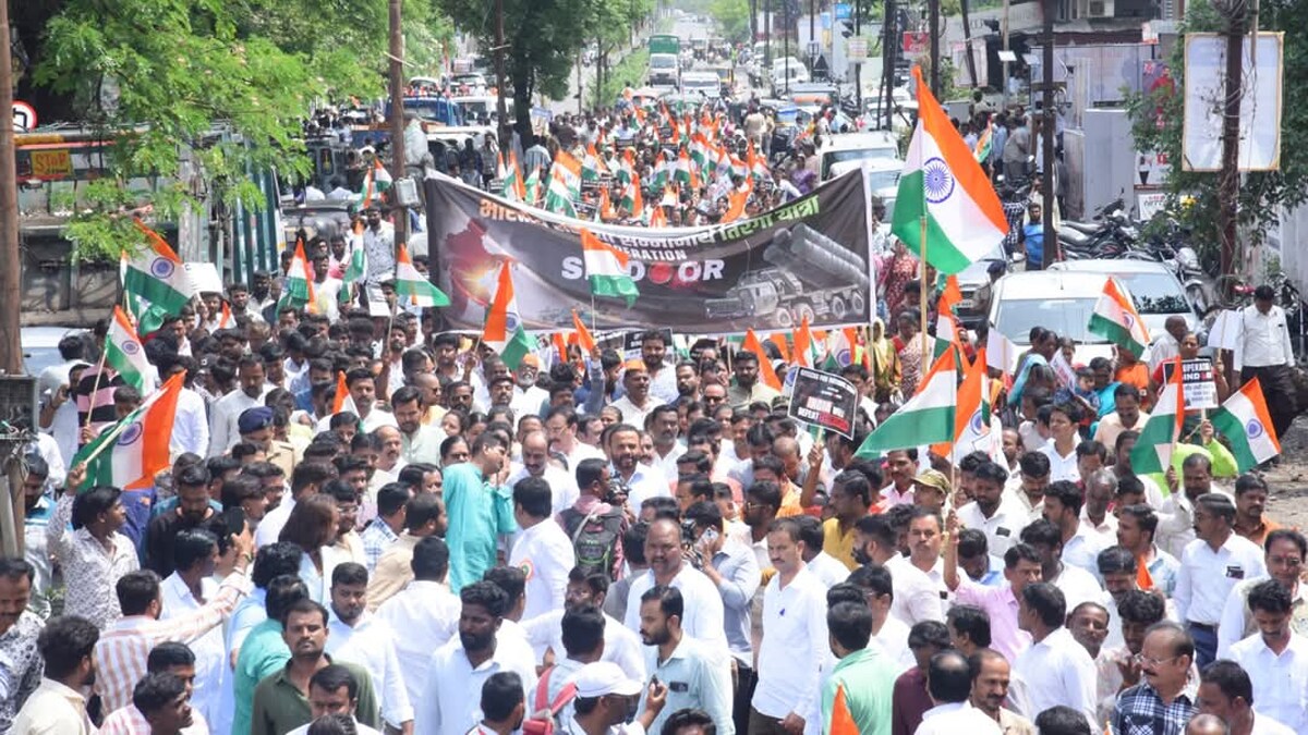 BJP shows strength through 'Tiranga Yatra' in Solapur