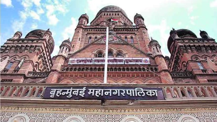 mumbai municipal Corporation began cleaning Powai Lake