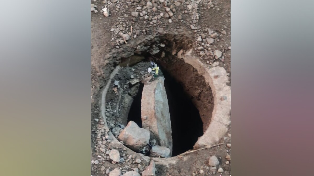 Accidents increase due to broken underground sewer cover at Chakki Naka on Kalyan Shilphata Road