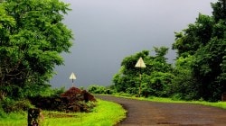 Mumbai Rain News : मुंबईत विजांच्या कडकडाटासह जोरदार पावसाची शक्यता, सतर्क राहण्याचा इशारा
