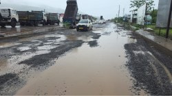 पहिल्याच पावसात मुंबई गोवा महामार्गाची दुरावस्था; लोणेरे, टेमपाले, कोलाड येथील सर्व्‍हीस रोड खड्ड्यात