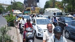 वाहनांमुळे होणाऱ्या हवेच्या प्रदूषणामुळे पुण्यात दर वर्षी साडेतीन हजार नागरिक आजारी पडतात, वाहतूकतज्ज्ञ रणजित गाडगीळ यांचे मत