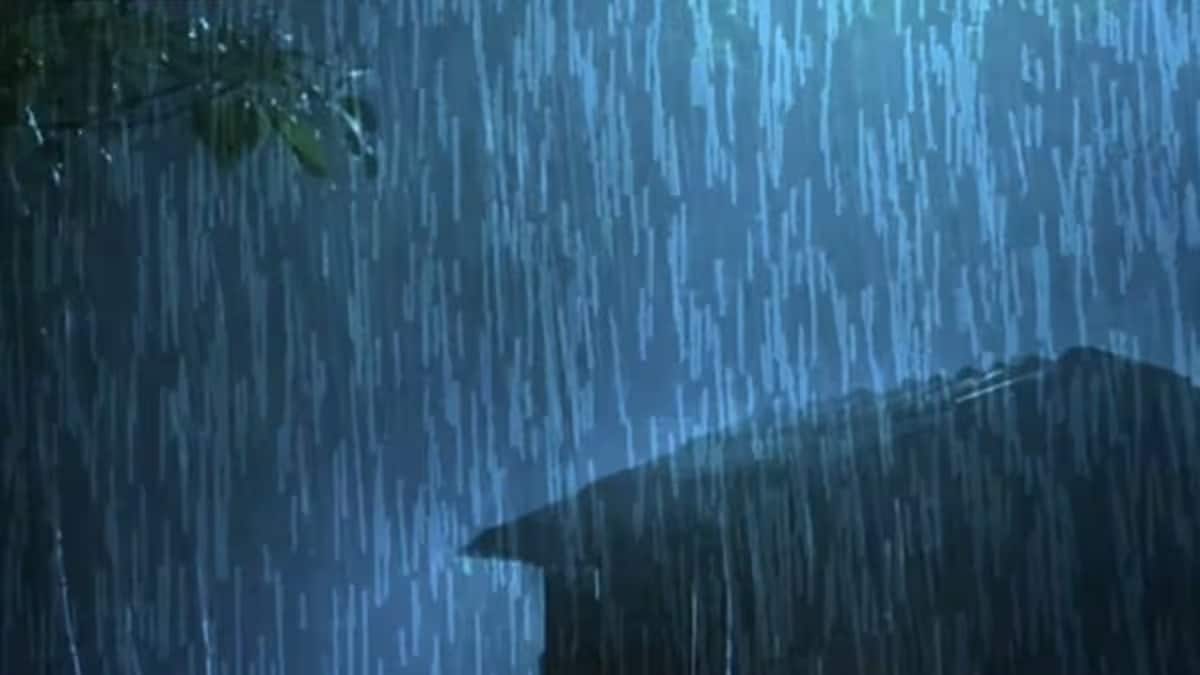 Heavy rain hit eastern Pune disrupted Pune Solapur traffic and submerged agricultural fields