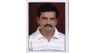 A civil engineer was caught red handed while accepting a bribe of seventy five thousand rupees from a retired senior officer of the revenue department