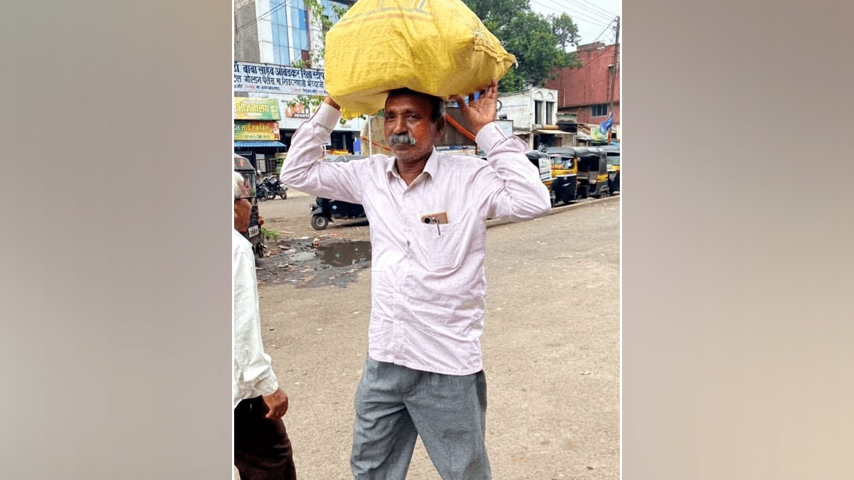 The simplicity of Padma Shri awardee Chaitram Pawar teaches to stay grounded