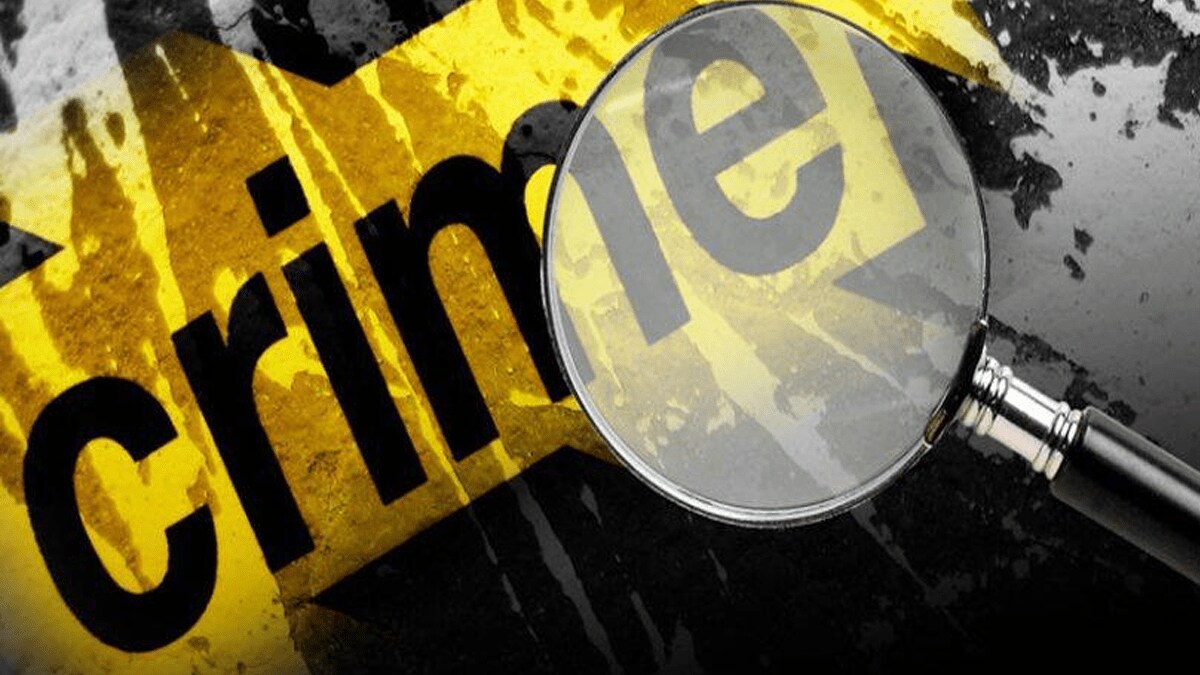 In Bhiwandi, when asked to pay the alcohol bill, a man broke a glass on the waiter's head